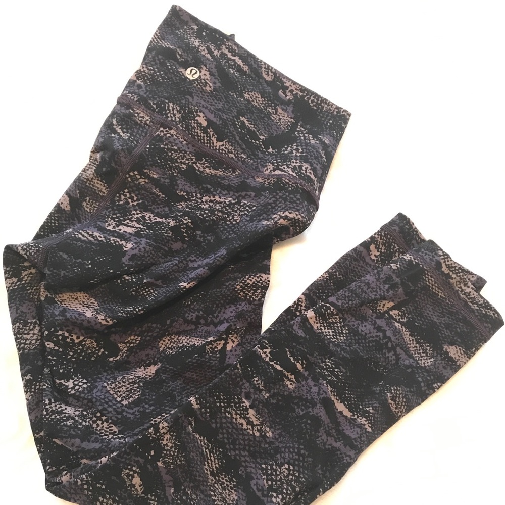 Lululemon Wunder Unders - size 6